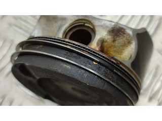 Píst Mercedes-Benz A W176 pro benzínový motor 1.6