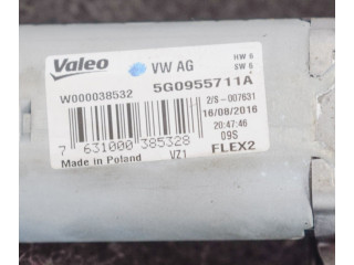 Моторчик заднего дворника 5G0955711A    Volkswagen Golf VII