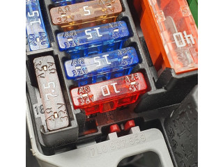 Pojistková skříňka Porsche Cayenne (9PA) 2006