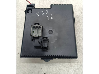 Блок предохранителей 12217799 Volvo V70