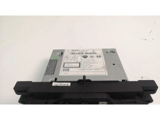 Радио/ проигрыватель CD/DVD / навигация