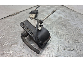 Моторчик стеклоочистителя 6907856, 0390206220 Land Rover Range Rover L322