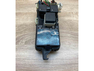 Блок предохранителей MB953355, 0K080231 Mitsubishi Carisma