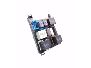 Блок предохранителей 7N0937503, 4H0951253C Volkswagen Caddy