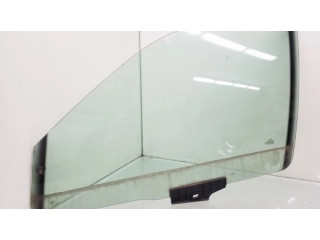 Основное стекло передних дверей (четырехдверного автомобиля)