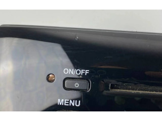 Радио/ проигрыватель CD/DVD / навигация