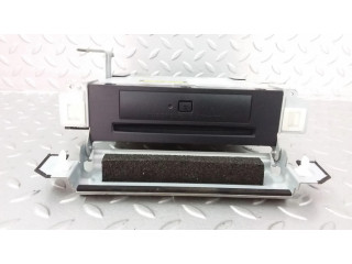 Радио/ проигрыватель CD/DVD / навигация