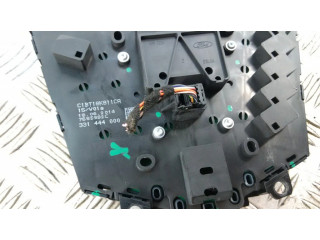 Радио/ проигрыватель CD/DVD / навигация