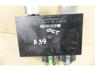 Блок управления двигателя 1C0962258J, 5ZA00795550 Skoda Octavia Mk1 (1U)