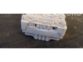 Блок предохранителей 03383G01, 03383G01 Mitsubishi L200