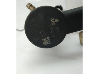 Топливная рампа 04L089B   Audi A3 S3 A3 Sportback 8P  