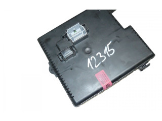 Блок предохранителей  30728512   Volvo XC90    