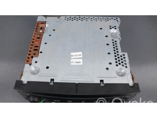 Радио/ проигрыватель CD/DVD / навигация