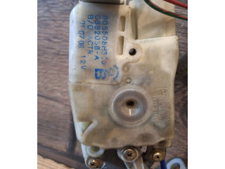 Замок багажника 905508H300, 0892038A Nissan X-Trail T30 2001 - 2007 года