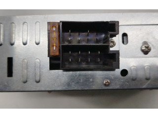 Радио/ проигрыватель CD/DVD / навигация    Renault Clio I       