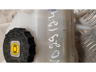 Расширительный бачок тормозной жидкости