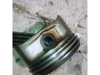 Píst Mercedes-Benz C W203 pro benzínový motor 3.2