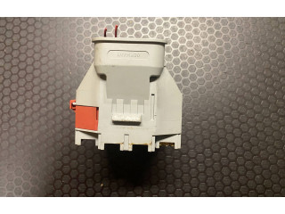 Блок предохранителей  9162439   Volvo S80    