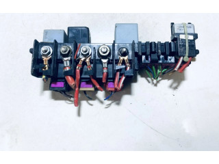 Блок предохранителей 8l0941822 Volkswagen Golf IV