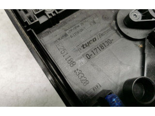 Pojistková skříňka 1K0937125B Volkswagen Golf VI 2010