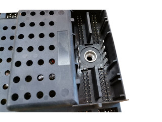 Блок предохранителей  8688153, 02W014   Volvo V70    