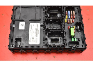 Блок предохранителей HU5T-15604-ECS, HU5T-15604-ECS Ford Ecosport