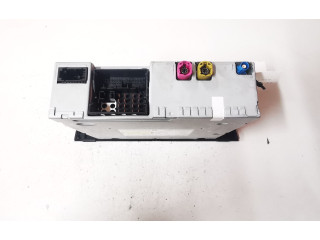 Радио/ проигрыватель CD/DVD / навигация