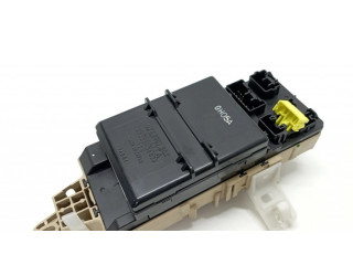 Блок предохранителей 8922630030   Lexus GS 300 400 430    