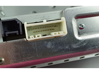 Радио/ проигрыватель CD/DVD / навигация