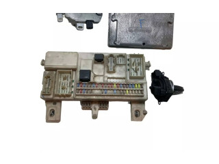 Блок предохранителей 8690720, 519096127   Volvo V50    