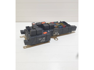 Блок предохранителей 8678449, 518828009 Volvo S60