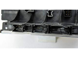 Pojistková skříňka A0285459832 Mercede-Benz S W220 1998