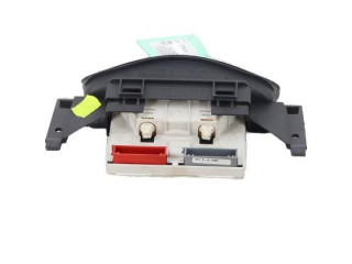 Дисплей 8200057681 Renault Clio II