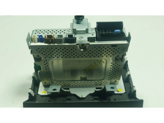 Радио/ проигрыватель CD/DVD / навигация