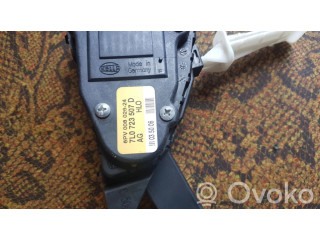 Педаль акселератора