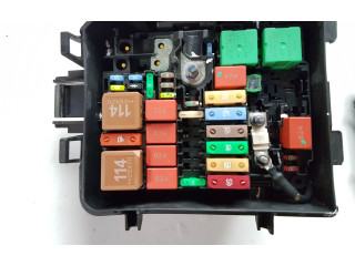 Блок предохранителей 9824510780, 9826717980 Peugeot 2008 II