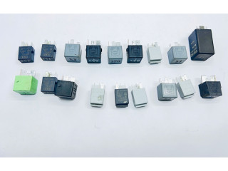   Pojistková skříňka 0281003032, 20141205   Volkswagen Tiguan 2008