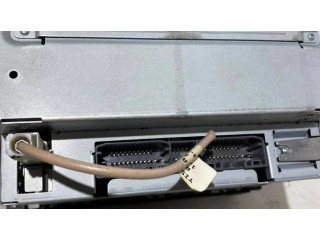 Радио/ проигрыватель CD/DVD / навигация