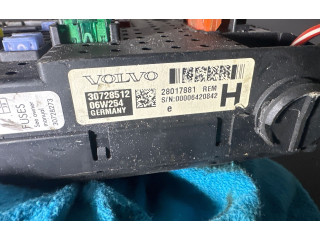 Блок предохранителей 30728512, 28017881   Volvo V70    