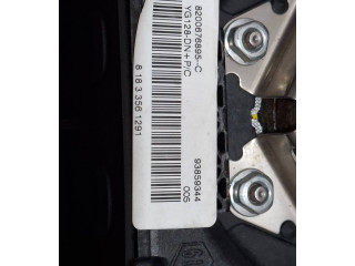 Подушка безопасности водителя 8200676895   Renault Trafic II (X83)