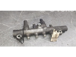 Vstřikovací lišta    Mazda 323     