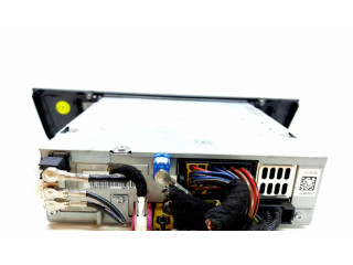 Радио/ проигрыватель CD/DVD / навигация