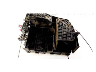 Блок предохранителей 01718130 Skoda Octavia Mk2 (1Z)