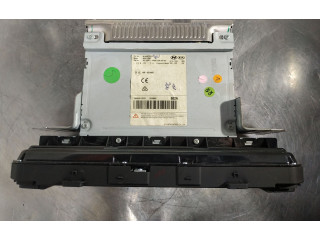 Радио/ проигрыватель CD/DVD / навигация