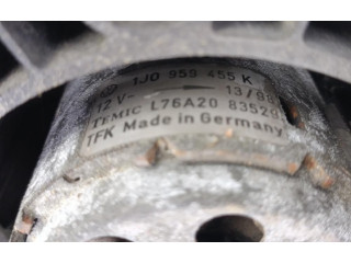 Вентилятор радиатора     1J0121207M    Audi TT Mk1 