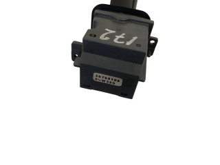 Ручка стеклоочистителей 30768100   Volvo V70