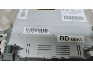 Радио/ проигрыватель CD/DVD / навигация