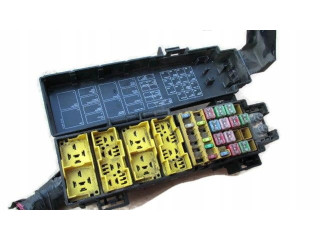 Подушка безопасности водителя    Jeep Cherokee III KJ