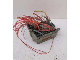 Блок предохранителей  9162439   Volvo V70    