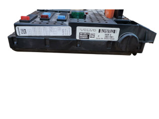 Блок предохранителей 30728512, 28017881   Volvo XC90    